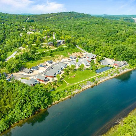 New Ozark Oasis Luxe Cabin Retreat With Hot Tub 홀리스터 외부 사진