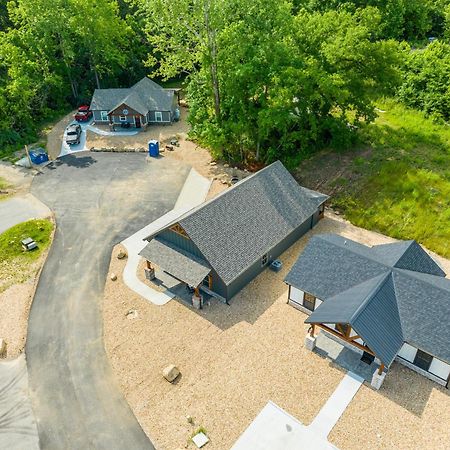New Ozark Oasis Luxe Cabin Retreat With Hot Tub 홀리스터 외부 사진