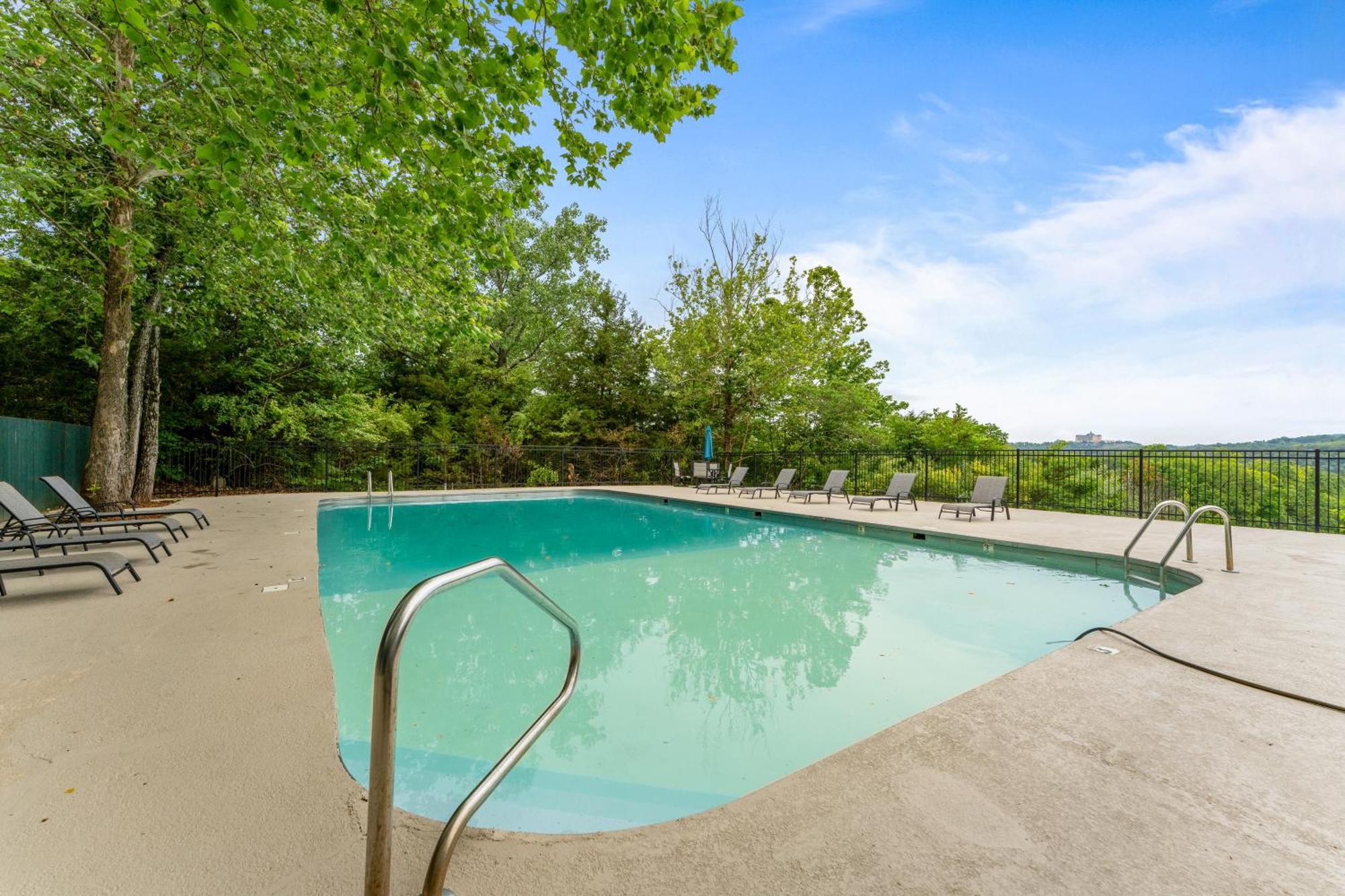 New Ozark Oasis Luxe Cabin Retreat With Hot Tub 홀리스터 외부 사진