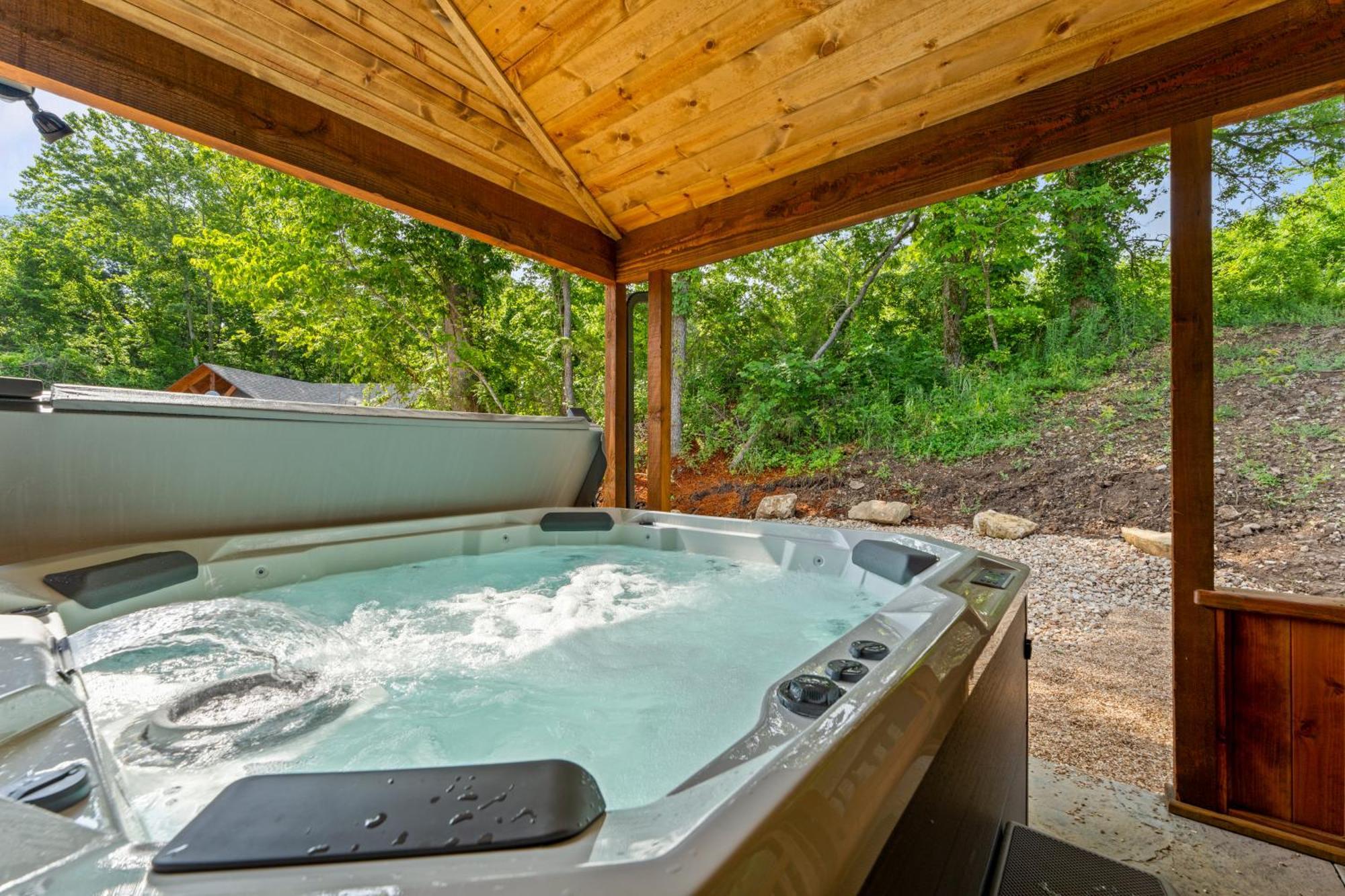 New Ozark Oasis Luxe Cabin Retreat With Hot Tub 홀리스터 외부 사진