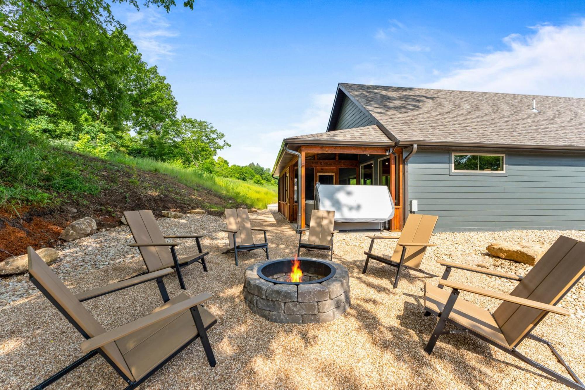 New Ozark Oasis Luxe Cabin Retreat With Hot Tub 홀리스터 외부 사진