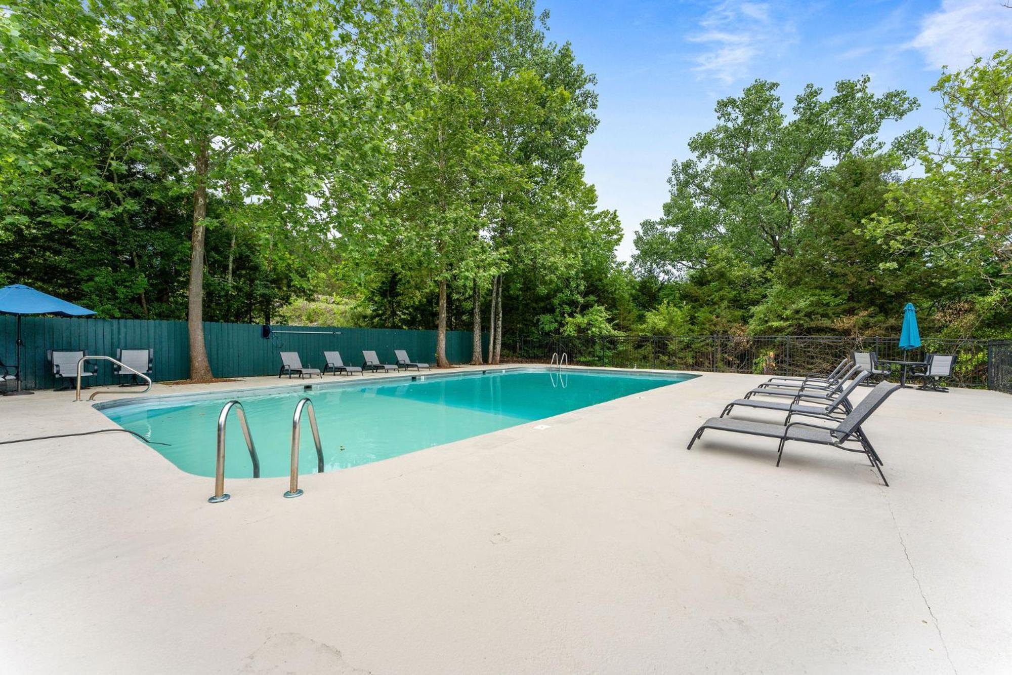 New Ozark Oasis Luxe Cabin Retreat With Hot Tub 홀리스터 외부 사진