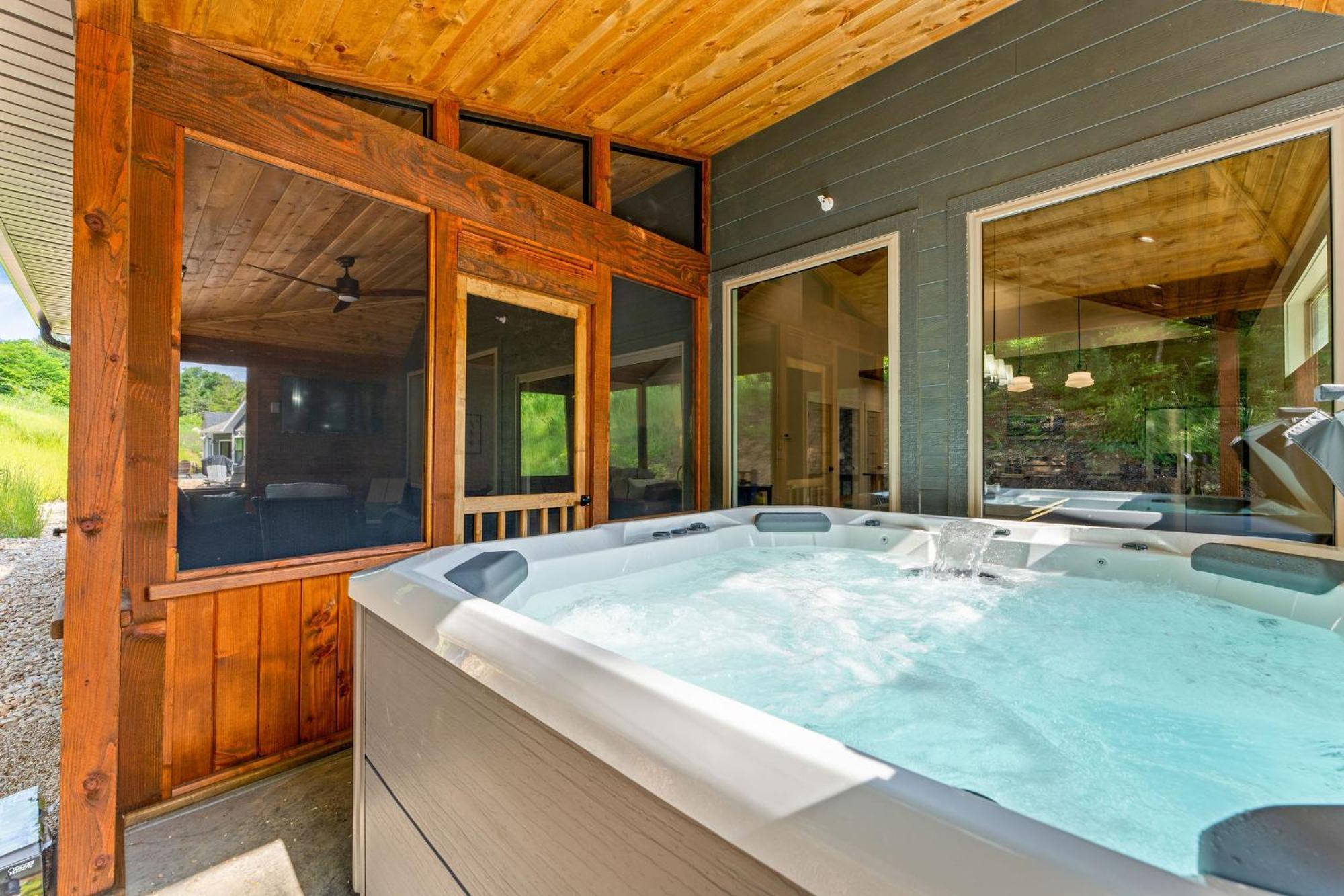 New Ozark Oasis Luxe Cabin Retreat With Hot Tub 홀리스터 외부 사진
